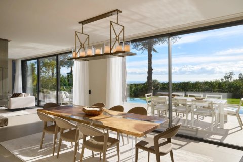 5 bedrooms Villa in Cannes, France No. 67320 8