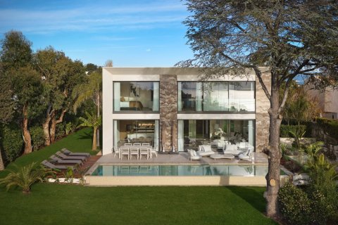5 bedrooms Villa in Cannes, France No. 67320 2