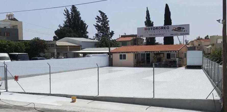 Commercial property à Kato Polemidia, Cyprus No. 35938