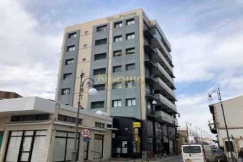 2 bedrooms Apartment in Larnaca, Cyprus No. 104186 6