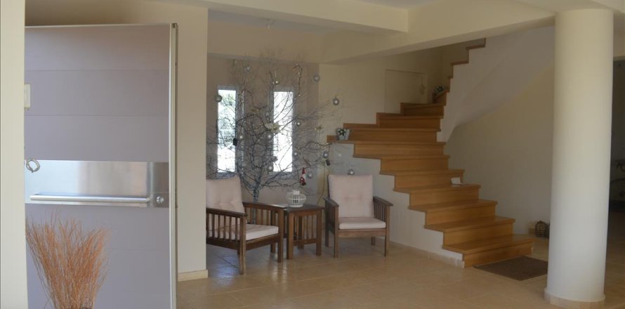 4 bedrooms Maisonette in Loutraki, Greece No. 59159