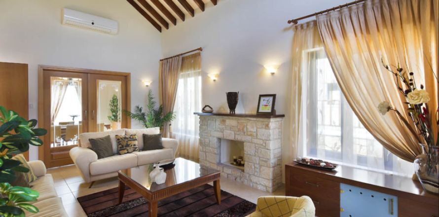 4 bedrooms House in Souni–Zanatzia, Cyprus No. 83262