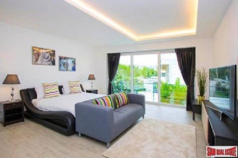 5 bedrooms Villa in Pattaya, Thailand No. 96572 3