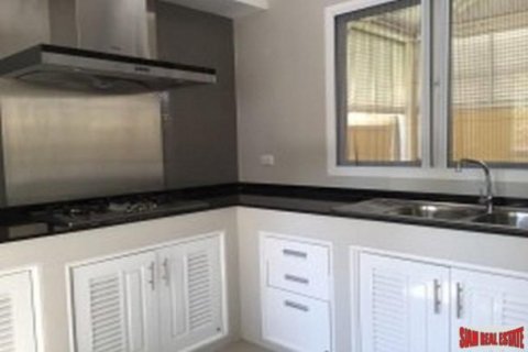 5 bedrooms Villa in Lat Phrao, Thailand No. 96974 14