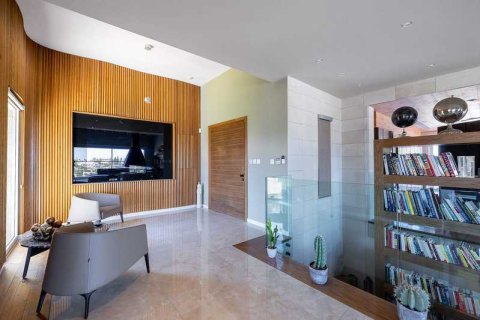 4 bedrooms House in Paphos, Cyprus No. 69704 3