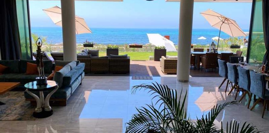 4 bedrooms House in Paphos, Cyprus No. 30789