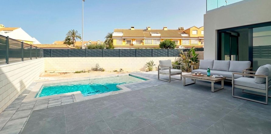 4 bedrooms Villa in Alicante, Spain No. 127768