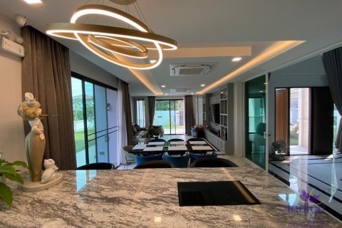 4 bedrooms House in Chiang Mai, Thailand No. 97712 3