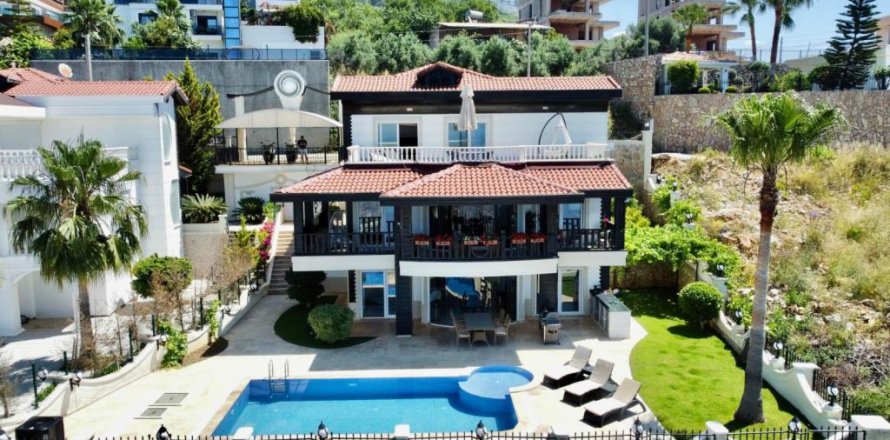 6 rooms Villa in Alanya, Turkey No. 22069