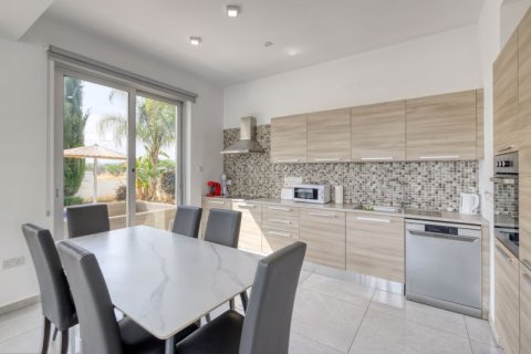 3 bedrooms Villa in Famagusta, Cyprus No. 104509 6