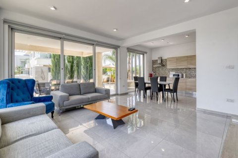 3 bedrooms Villa in Famagusta, Cyprus No. 104509 3