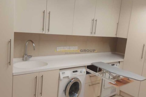 Дом с 6 спальнями в Лакатамия, Кипр №101380 14