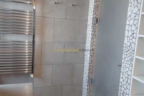 Дом с 6 спальнями в Лакатамия, Кипр №101380 7