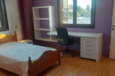 Дом с 6 спальнями в Лакатамия, Кипр №101380 16