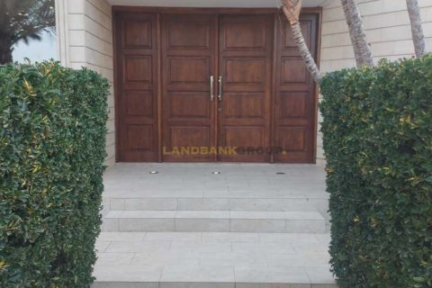 Дом с 6 спальнями в Лакатамия, Кипр №101380 9