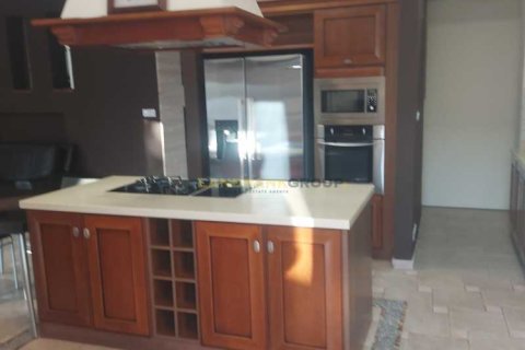 Дом с 6 спальнями в Лакатамия, Кипр №101380 8