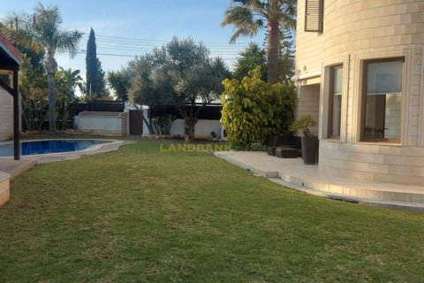 Дом с 6 спальнями в Лакатамия, Кипр №101380 5