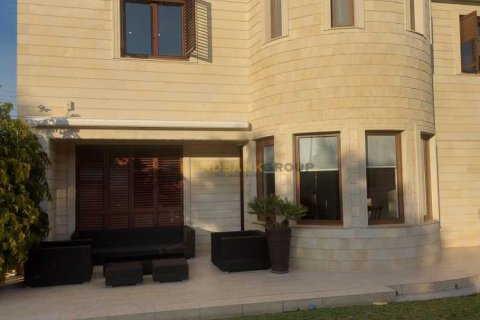 Дом с 6 спальнями в Лакатамия, Кипр №101380 2