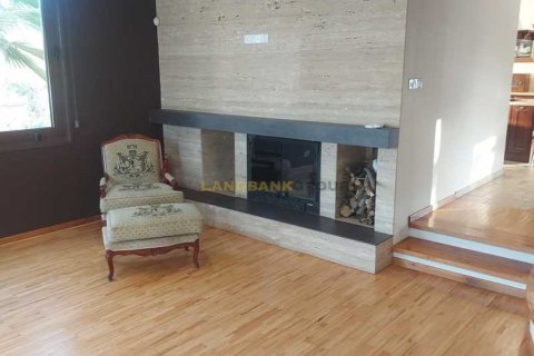 Дом с 6 спальнями в Лакатамия, Кипр №101380 4