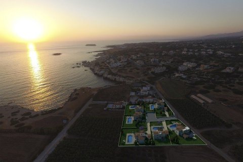 3 bedrooms House in Paphos, Cyprus No. 37216 2