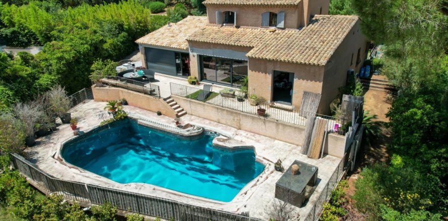 4 bedrooms House in Grimaud, France No. 69017