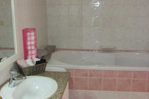 4 bedrooms House in Germasogeia, Cyprus No. 101218 13