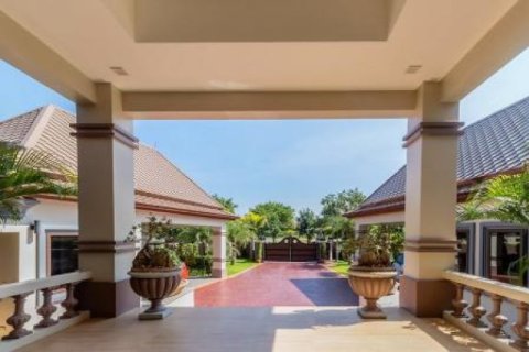 6 bedrooms Villa in Hua Hin, Thailand No. 95859 13
