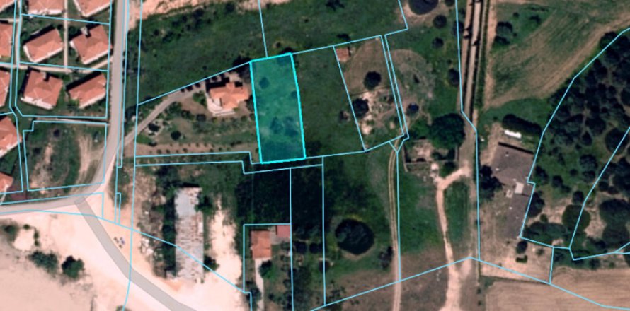 940m² Land à Polygyros, Greece No. 117357