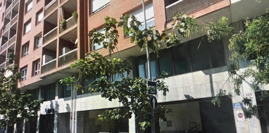 1940m² Commercial property en Mo Duc, Vietnam No. 25300