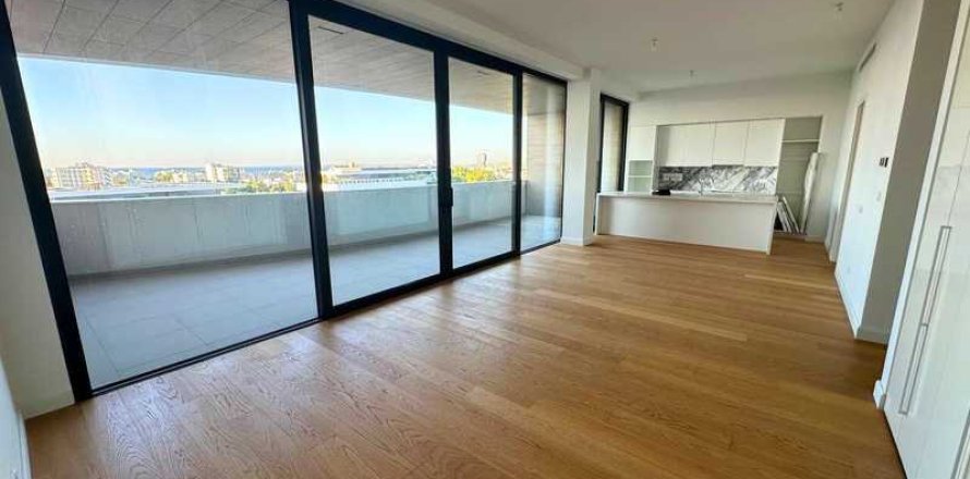 3 bedrooms Apartment in Germasogeia, Cyprus No. 76273