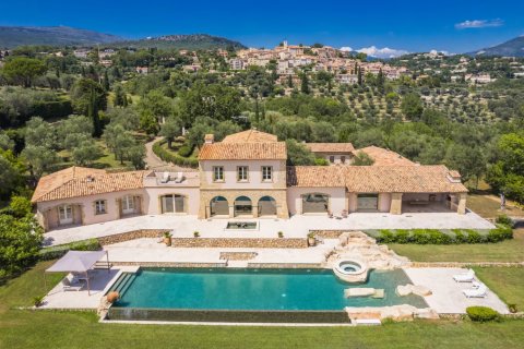 5 bedrooms Villa in Chateauneuf-Grasse, France No. 69062 2