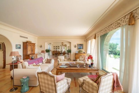 5 bedrooms Villa in Chateauneuf-Grasse, France No. 69062 12