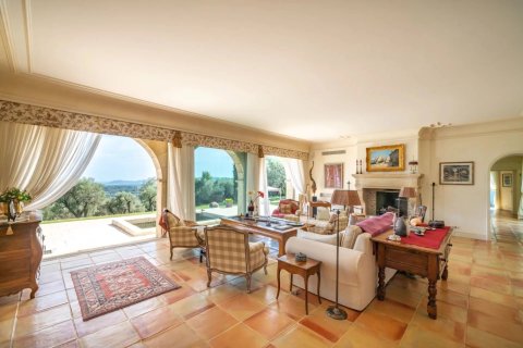 5 bedrooms Villa in Chateauneuf-Grasse, France No. 69062 13
