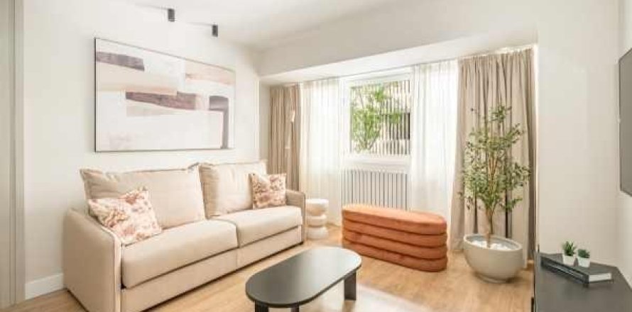 2 bedrooms Apartment in Madrid, Spain No. 124633