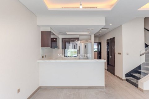 4 bedrooms Townhouse in Hoa Cuong Nam, Vietnam No. 94540 6