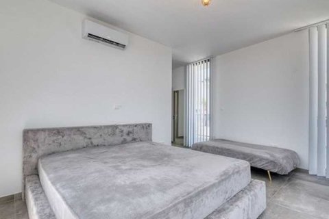 5 bedrooms House in Aradippou, Cyprus No. 101200 11