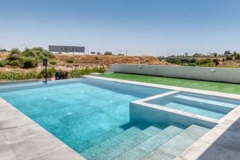 5 bedrooms House in Aradippou, Cyprus No. 101200 7