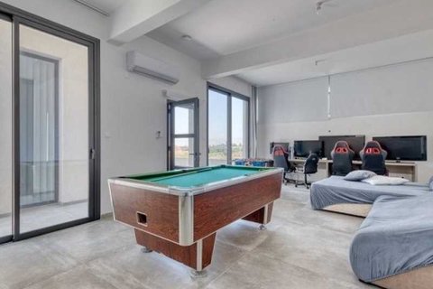 5 bedrooms House in Aradippou, Cyprus No. 101200 2