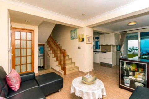 4 bedrooms Villa in Larnaca, Cyprus No. 105948 5