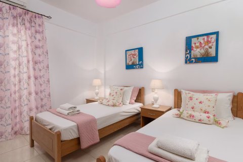 2 bedrooms House in Heraklion, Greece No. 77830 9