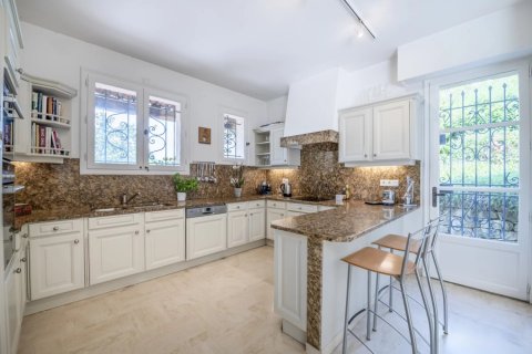 4 bedrooms Villa in Le Cannet, France No. 69200 2