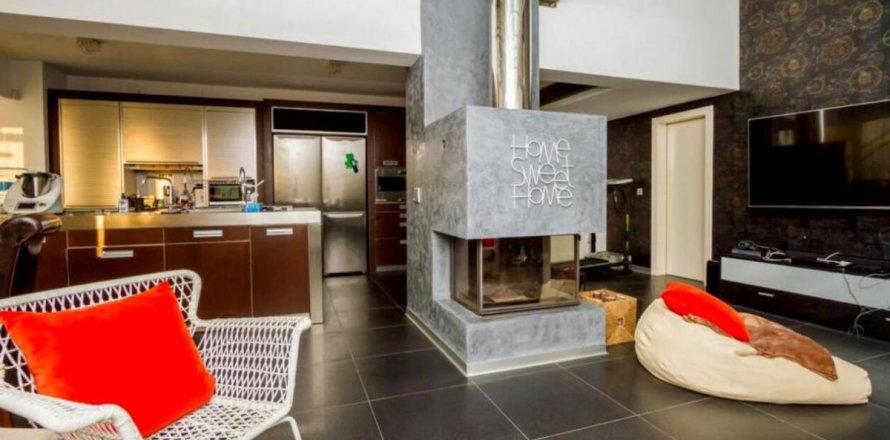 3 bedrooms Apartment in Nicosia, Cyprus No. 105950