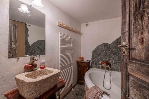 5 bedrooms House in Les Houches, France No. 99440 8