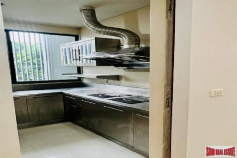 4 bedrooms Apartment in Bangkok, Thailand No. 96287 15