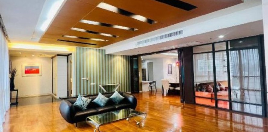 4 bedrooms Apartment in Bangkok, Thailand No. 96287