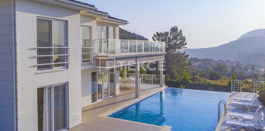 5 bedrooms Villa in Fethiye, Turkey No. 120929