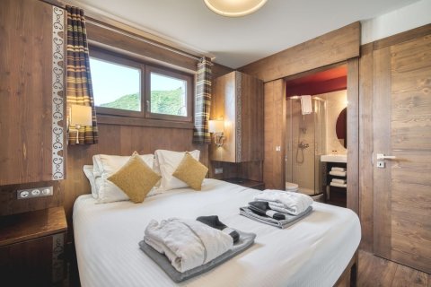 4 bedrooms Apartment in Les Belleville, France No. 100011 6