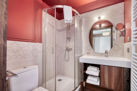 4 bedrooms Apartment in Les Belleville, France No. 100011 7