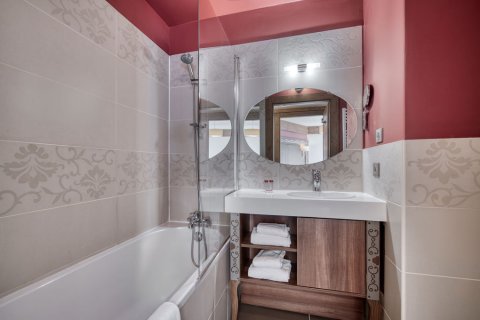 4 bedrooms Apartment in Les Belleville, France No. 100011 9