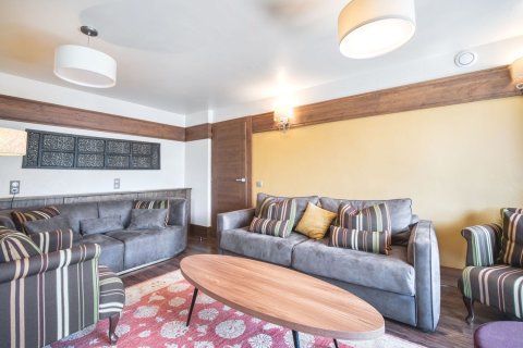 4 bedrooms Apartment in Les Belleville, France No. 100011 4